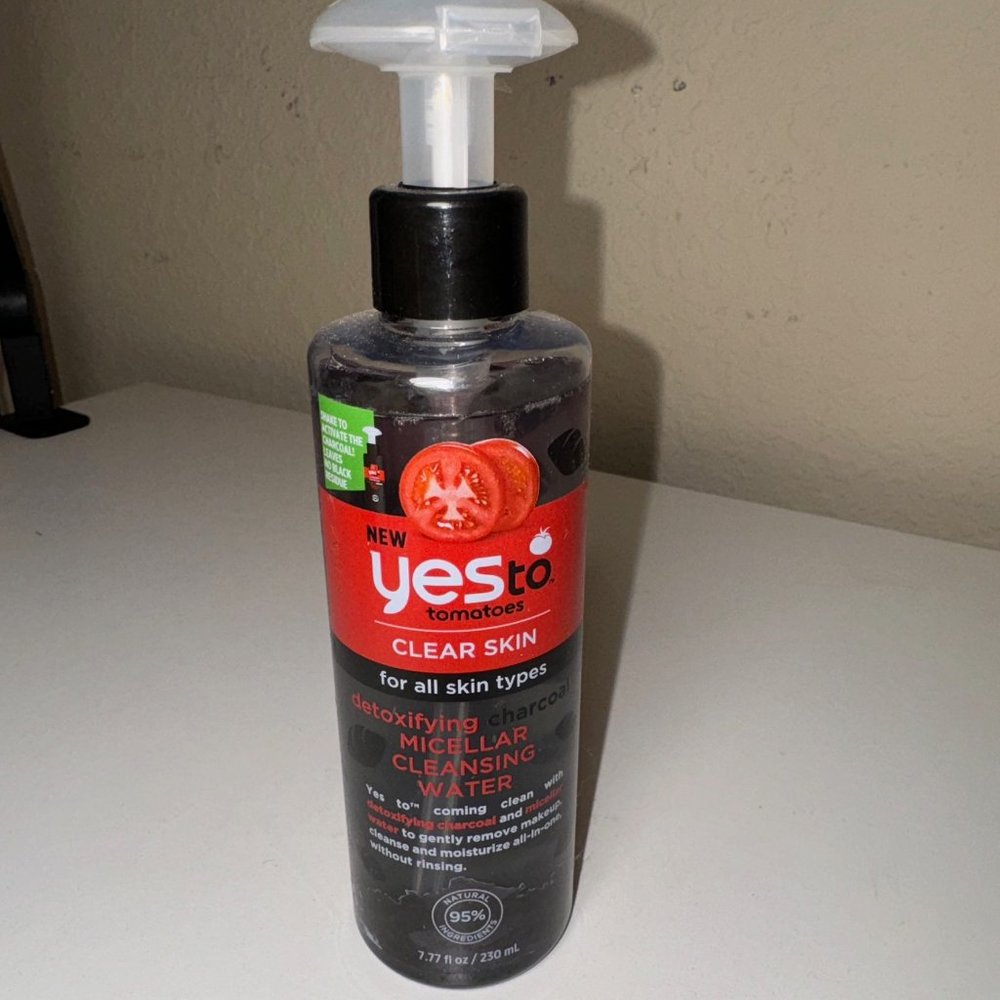 Yes To Tomatoes Detoxifying Charcoal Micellar Cleansing Water 7.77 fl oz